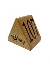 Triangolo con numerazione, qr code menù e logo